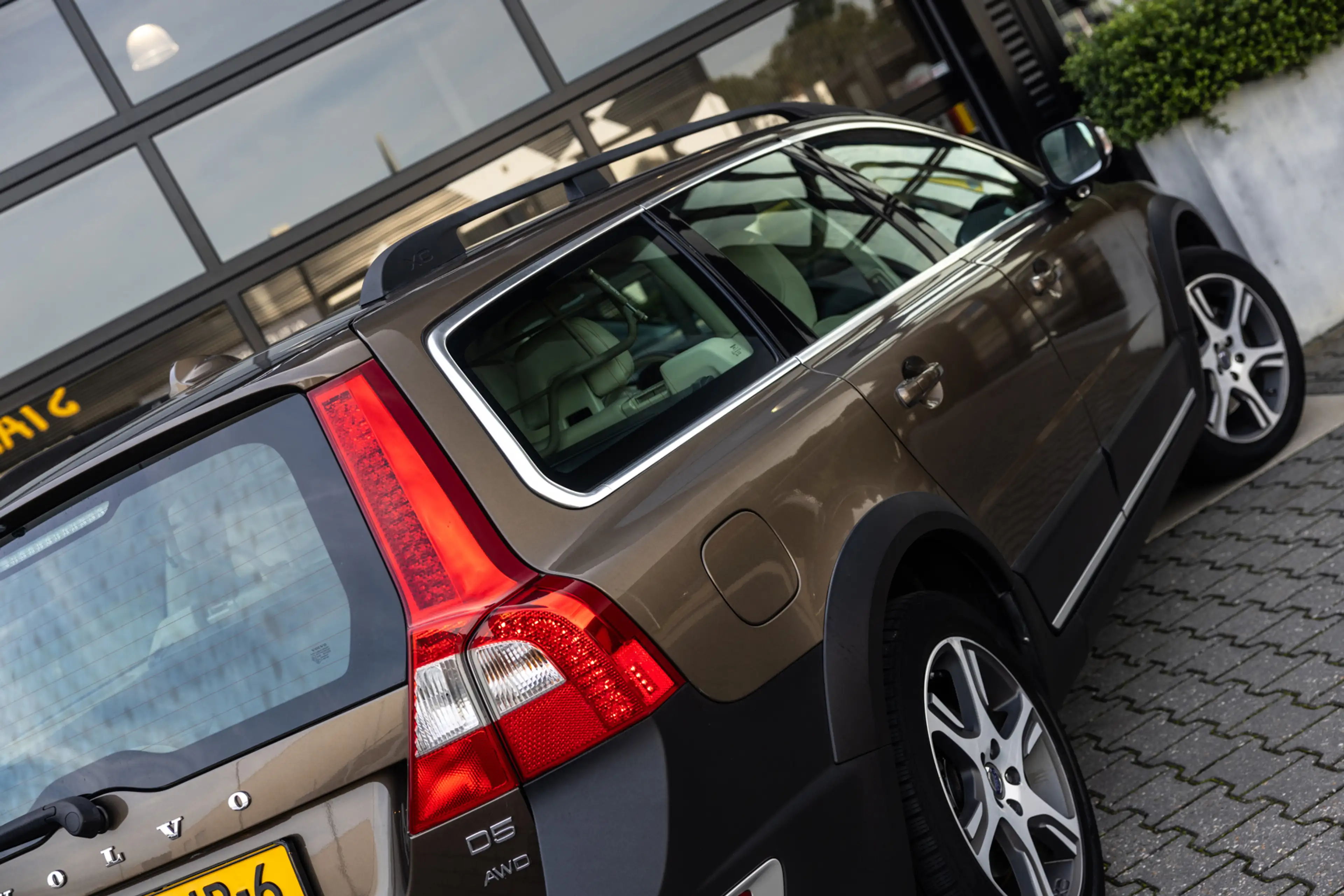 Volvo XC70 2.4 D5 Summum AWD, NL Auto, Apple Carplay, Facelif — photo 8