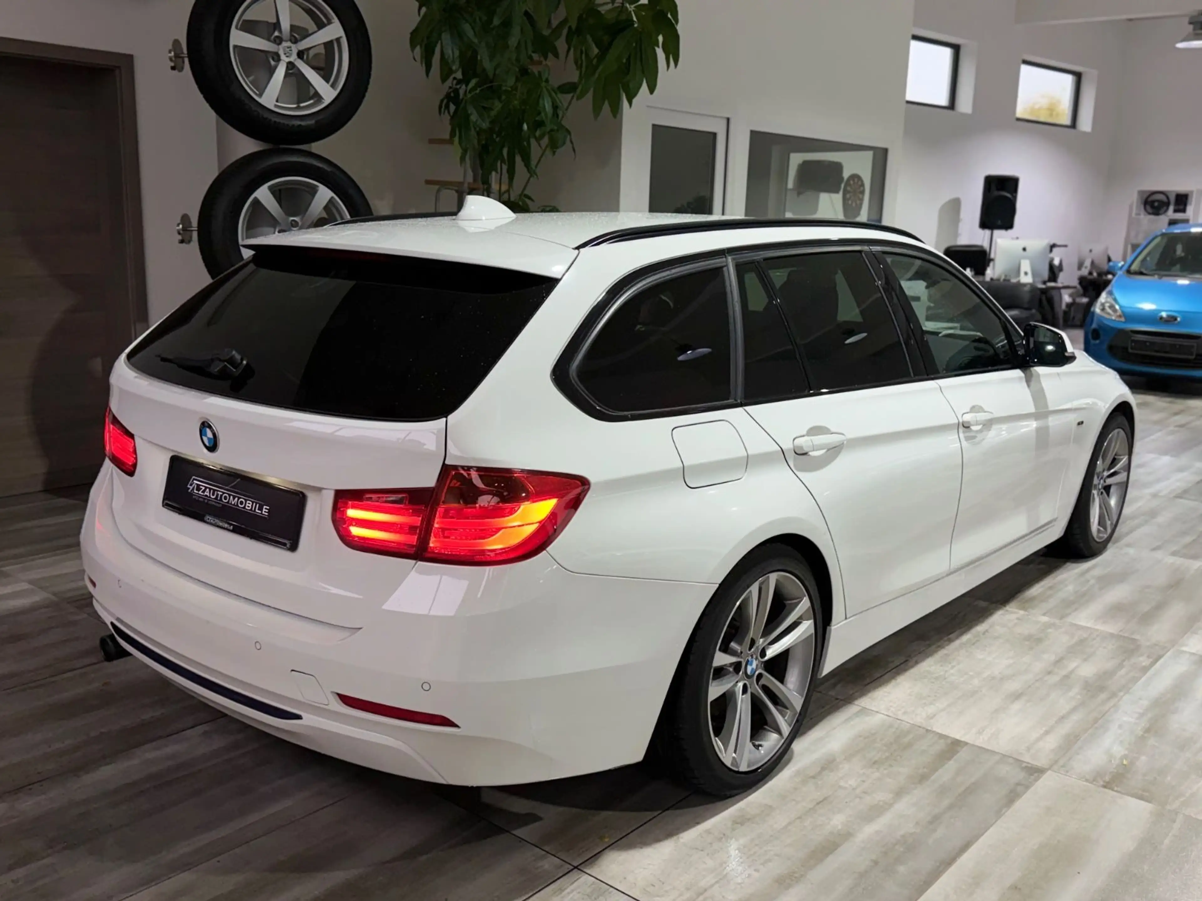 BMW 320 d Touring F31 Sportline — photo 4