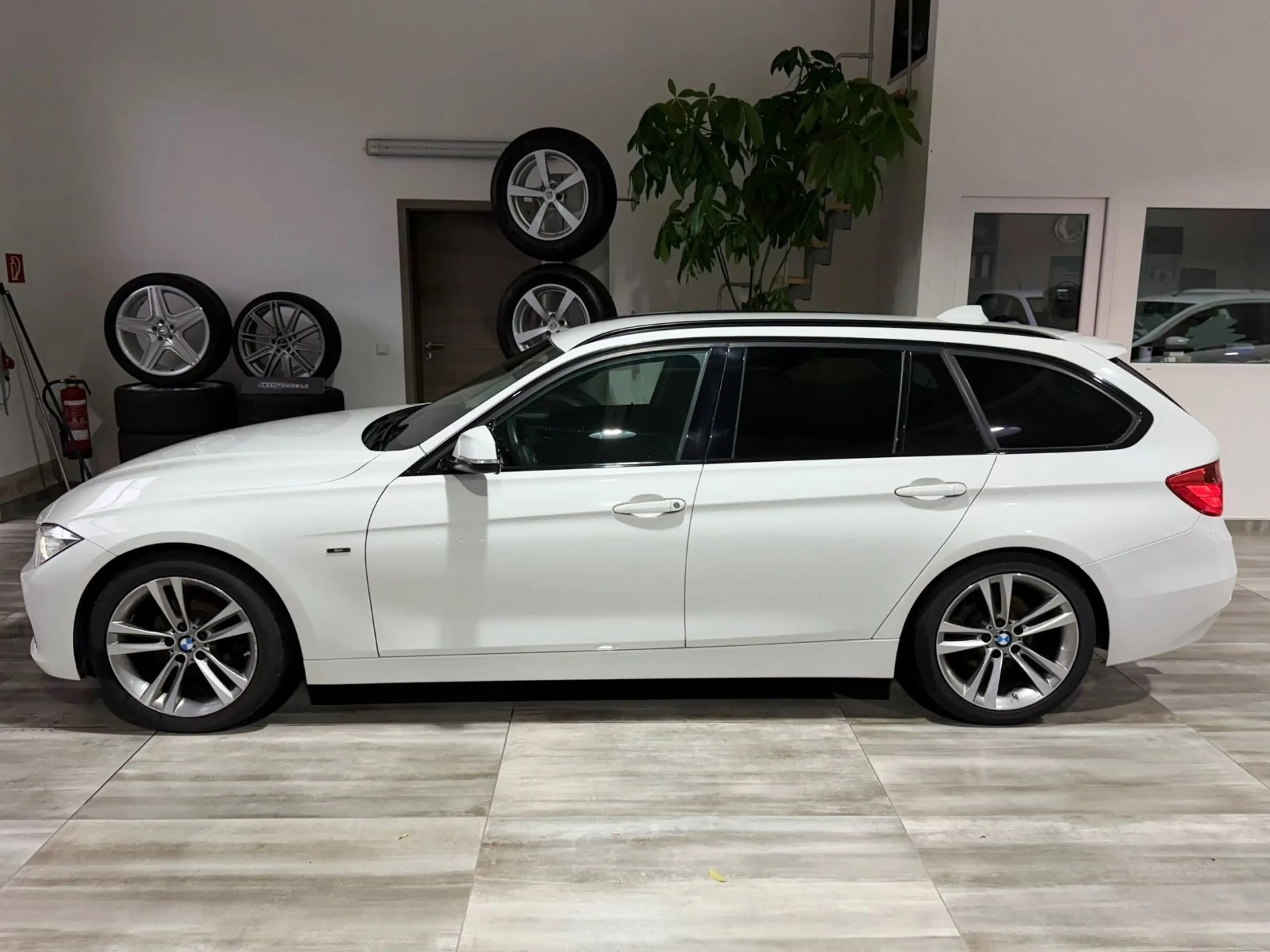 BMW 320 d Touring F31 Sportline — photo 8