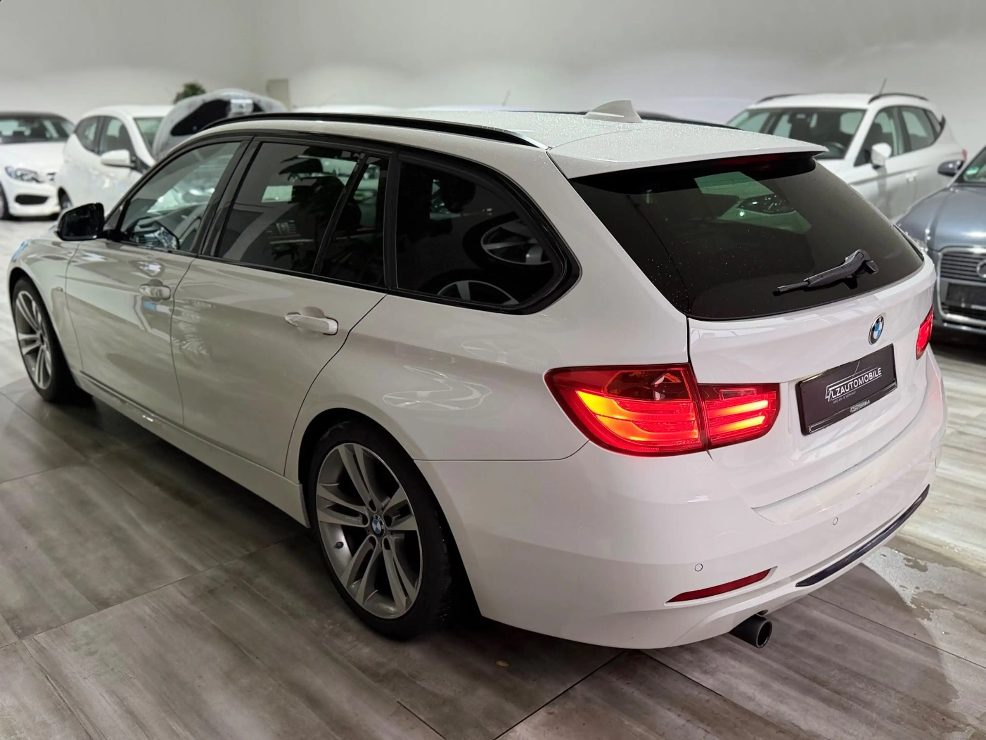 BMW 320 d Touring F31 Sportline — photo 6