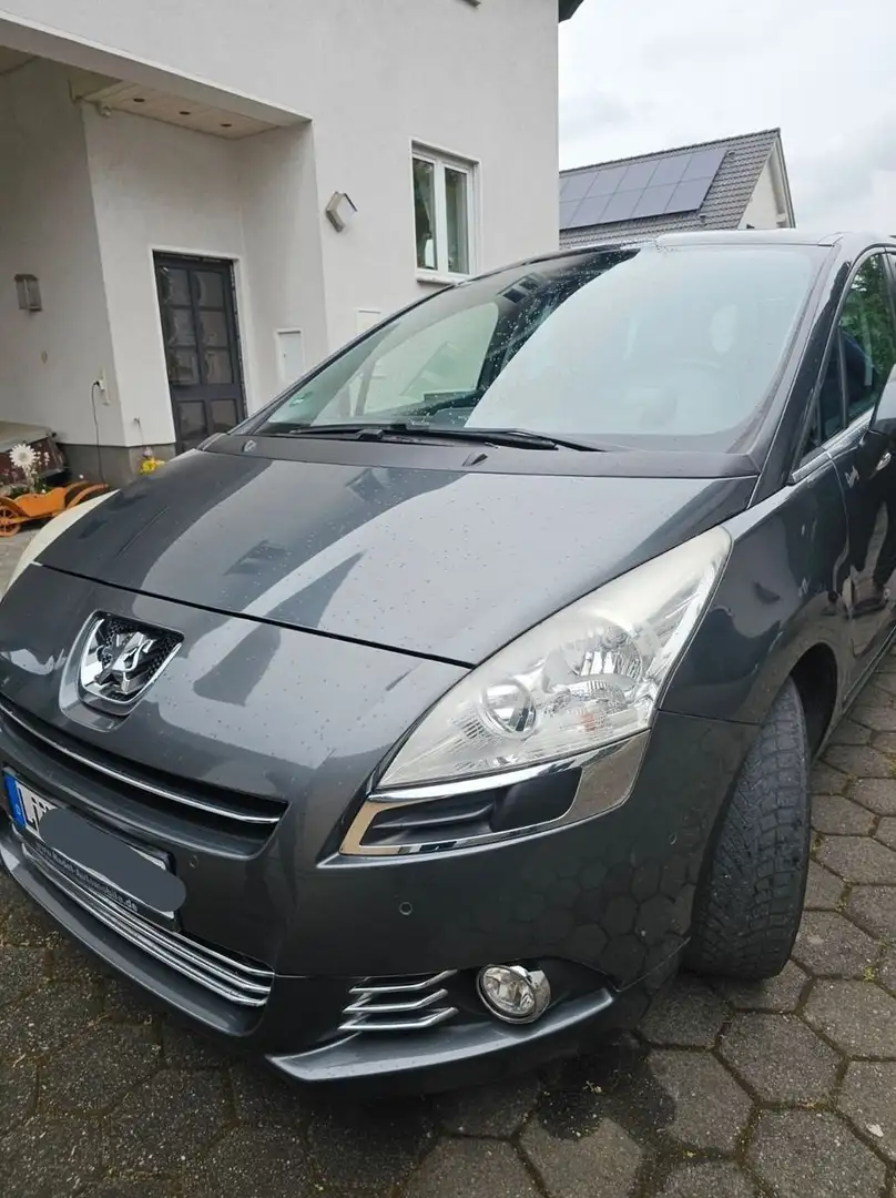 Peugeot 5008 1.6 Family 7 Sitzer Grau - 1
