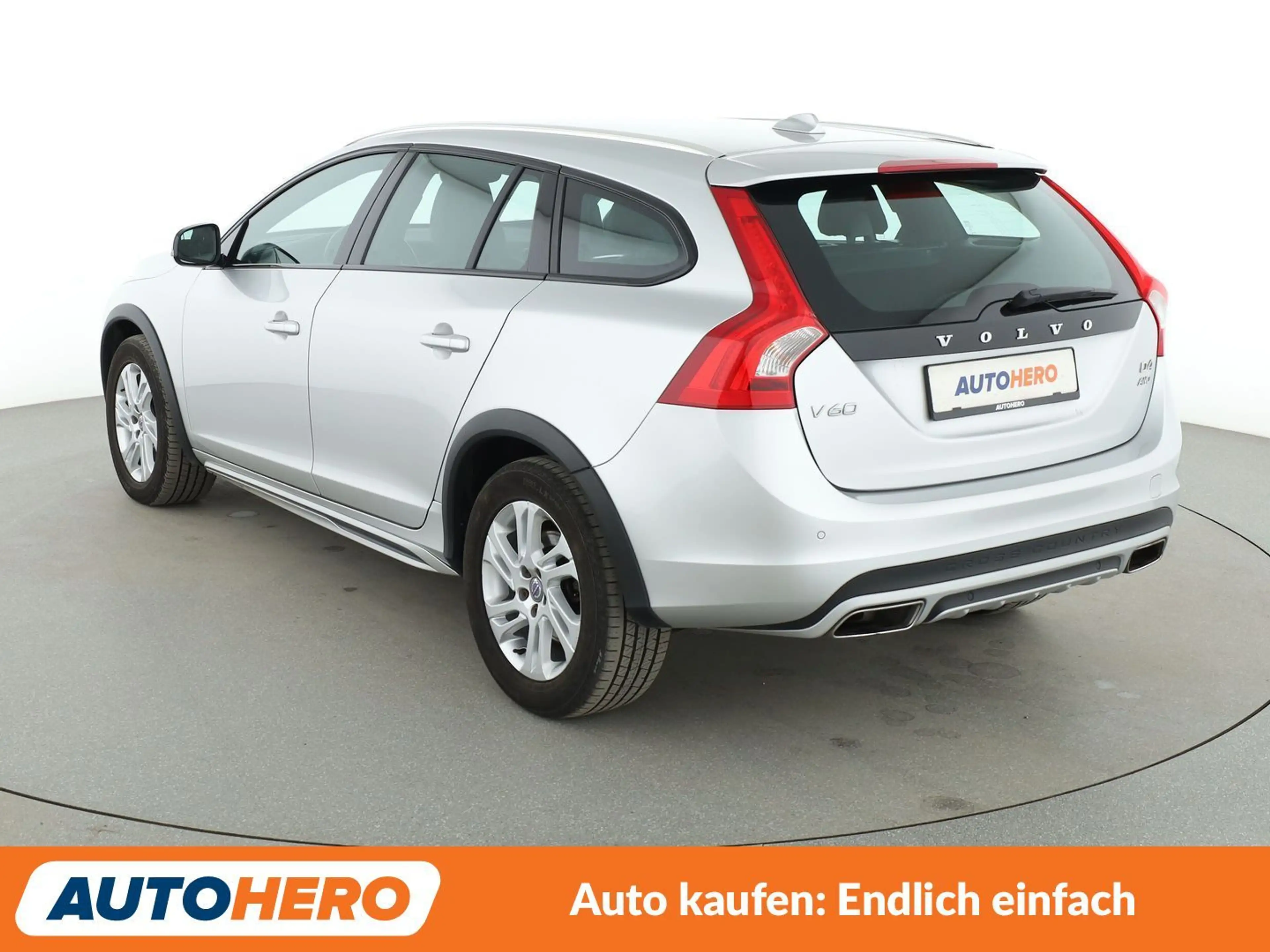 Volvo V60 Cross Country 2.4 D4 Plus AWD Aut.*NAVI*BI-XENON*ACC*PDC*SHZ* — photo 4