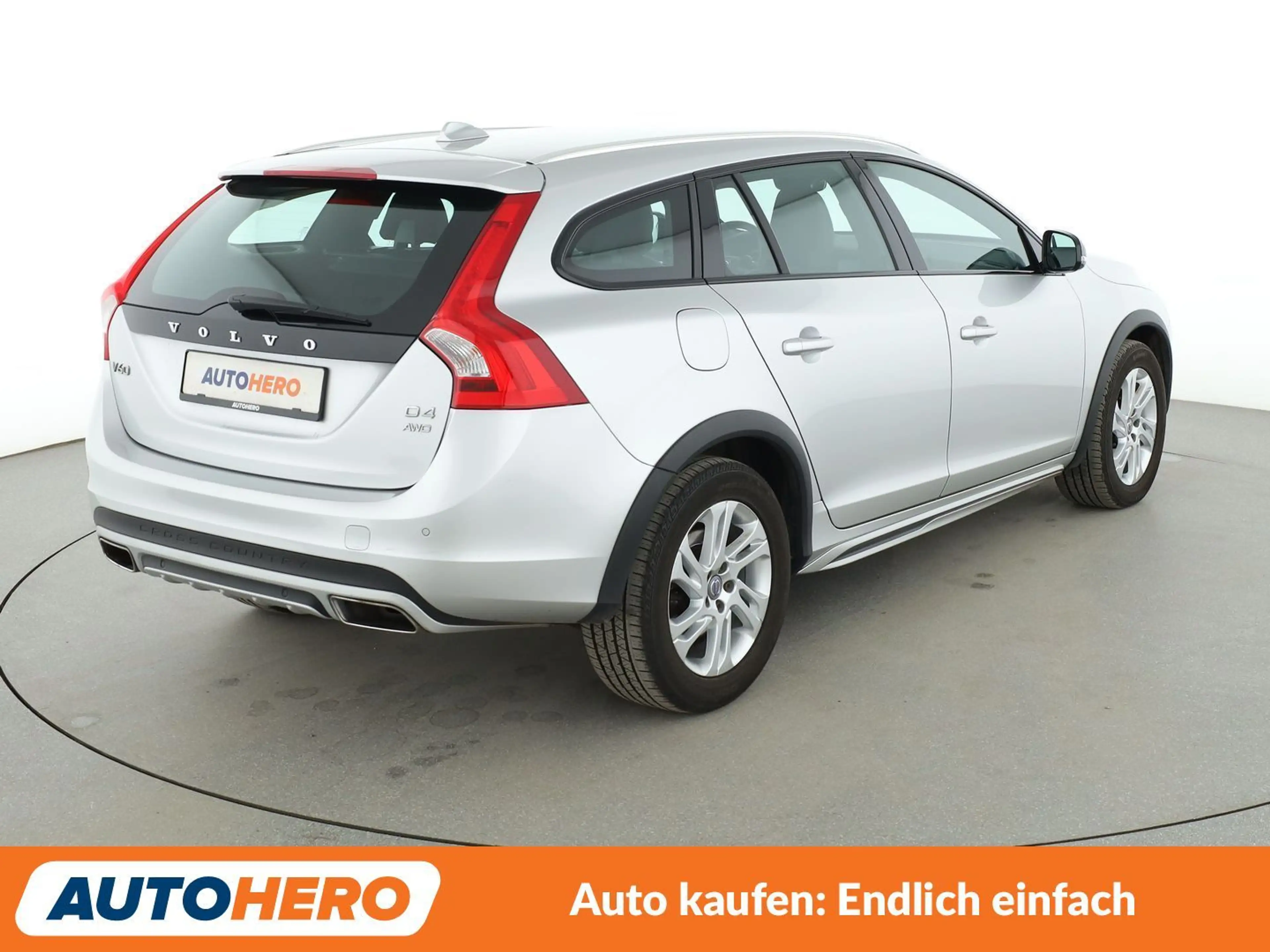 Volvo V60 Cross Country 2.4 D4 Plus AWD Aut.*NAVI*BI-XENON*ACC*PDC*SHZ* — photo 6