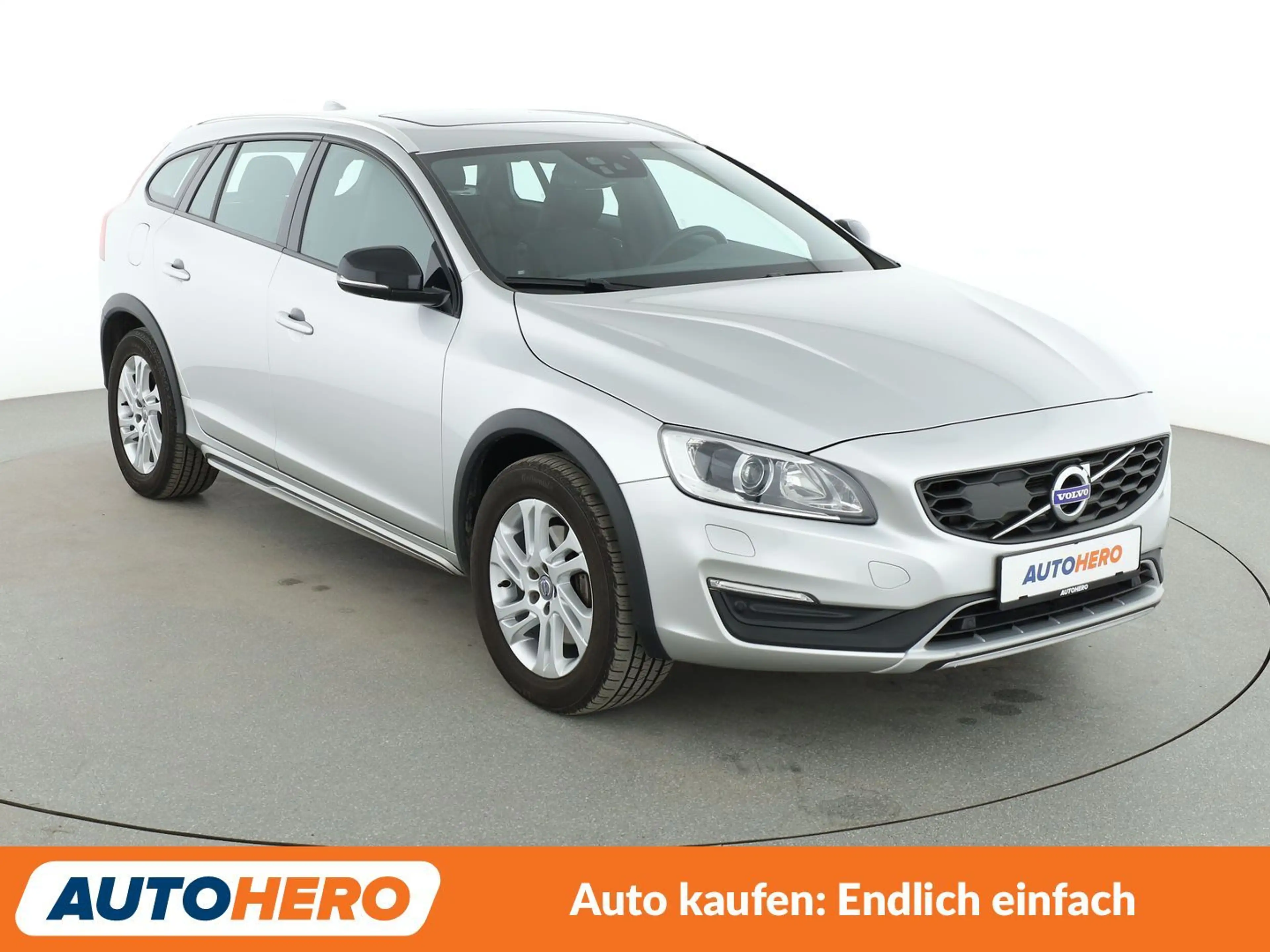 Volvo V60 Cross Country 2.4 D4 Plus AWD Aut.*NAVI*BI-XENON*ACC*PDC*SHZ* — photo 8