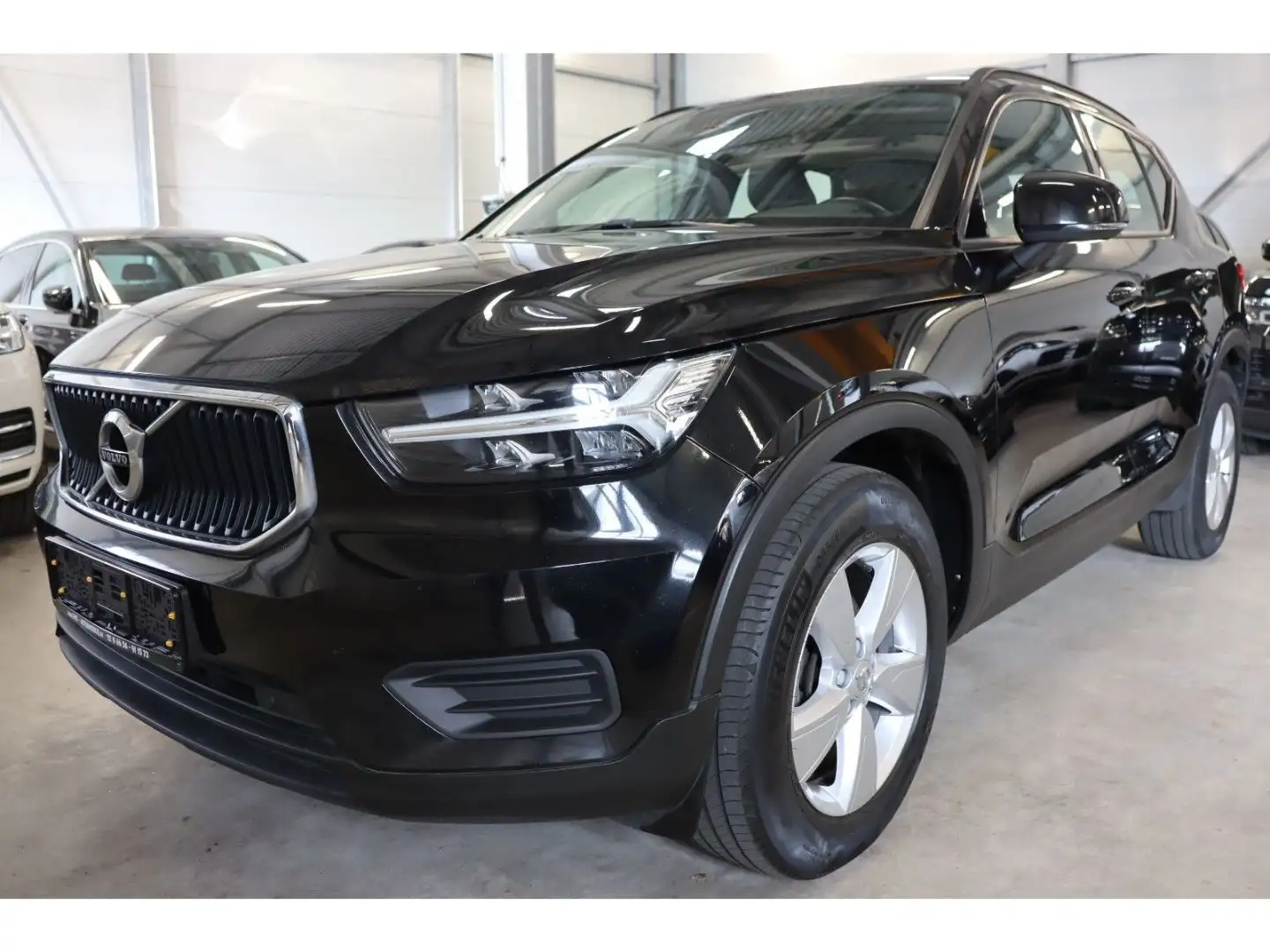 Volvo XC40 Momentum Core DAB GRA Navi LED PDC Noir - 1
