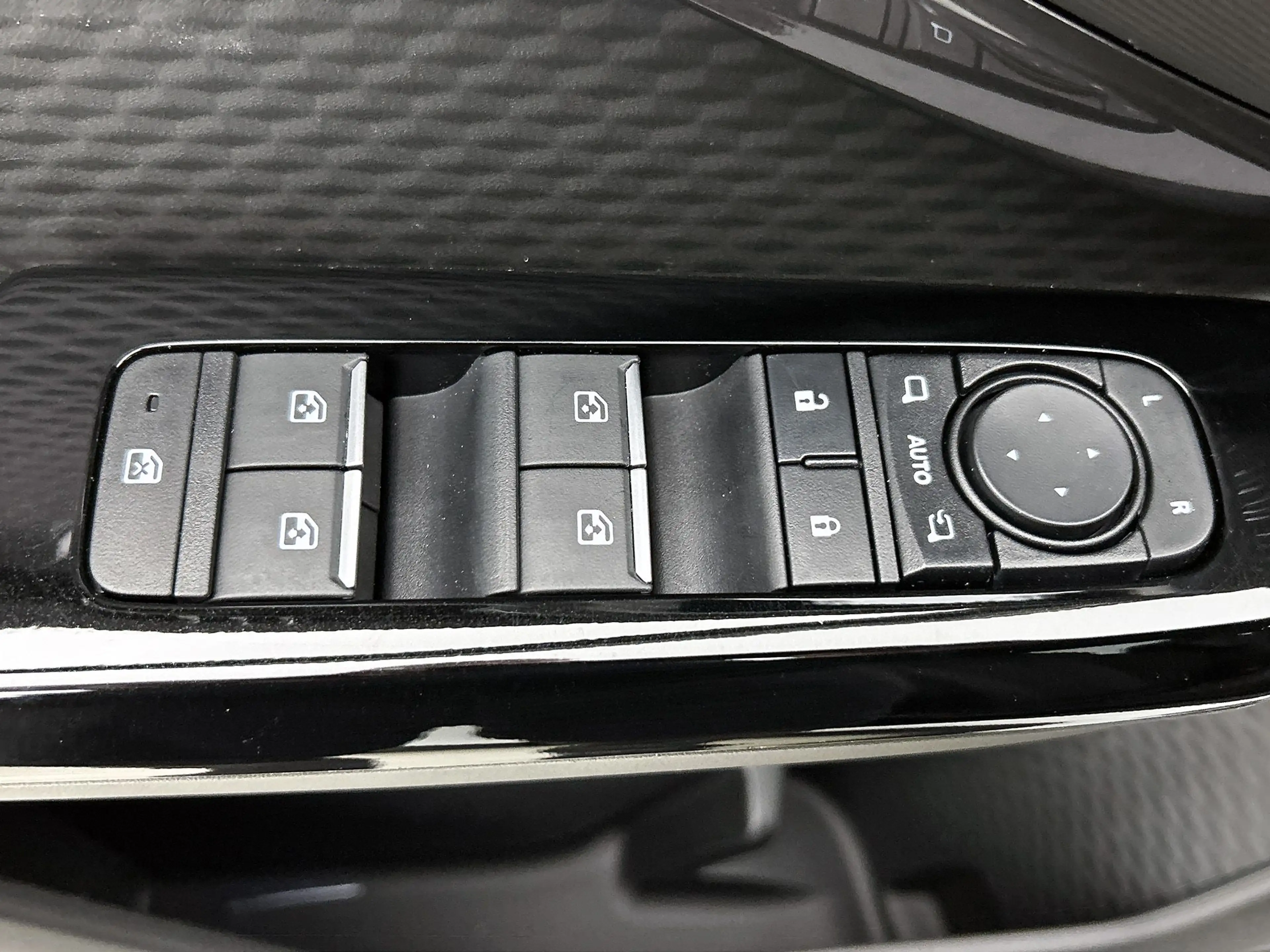 Toyota Urban Cruiser Dynamic 61 kWh EV-Deal — photo 33