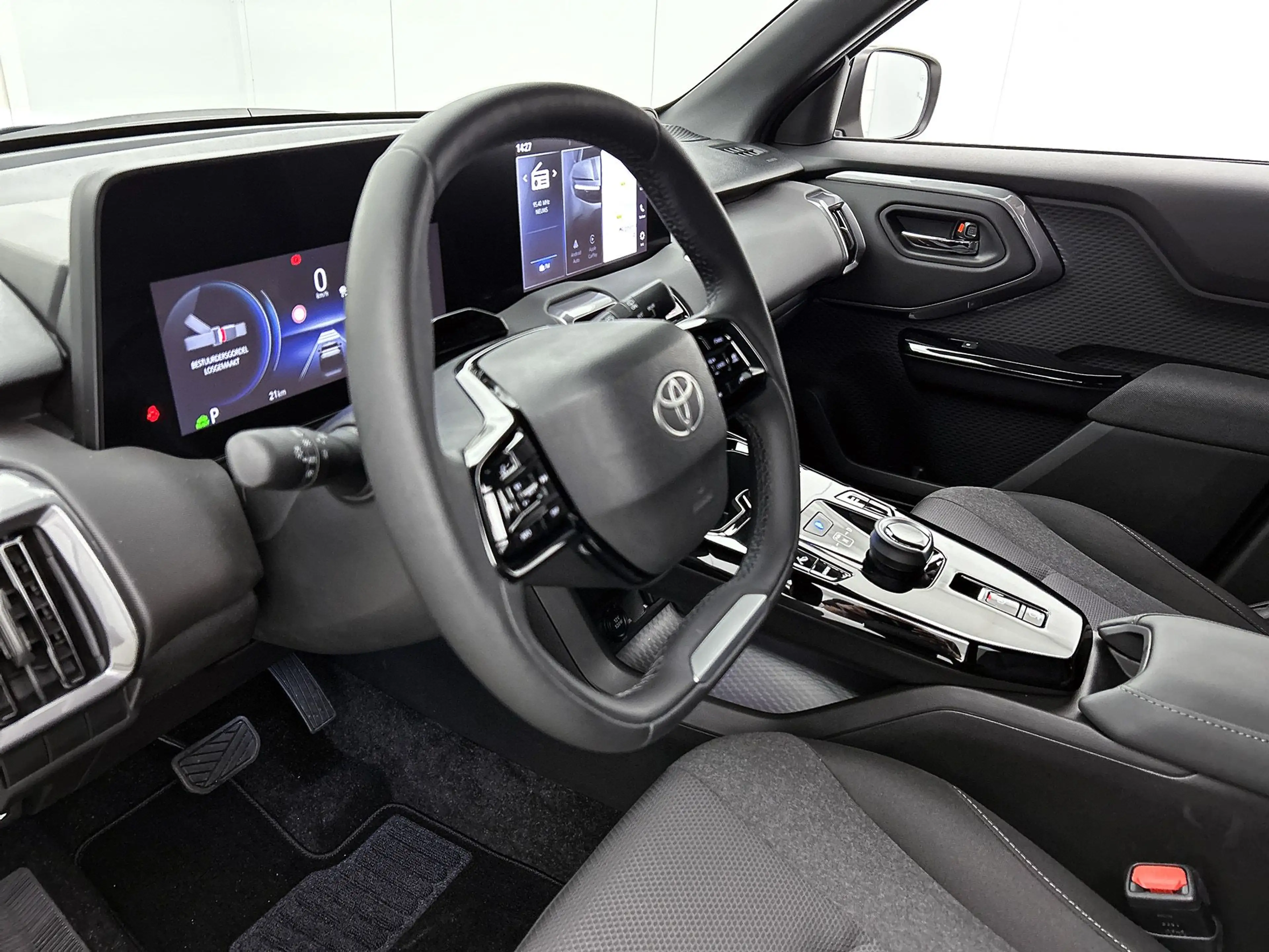 Toyota Urban Cruiser Dynamic 61 kWh EV-Deal — photo 43