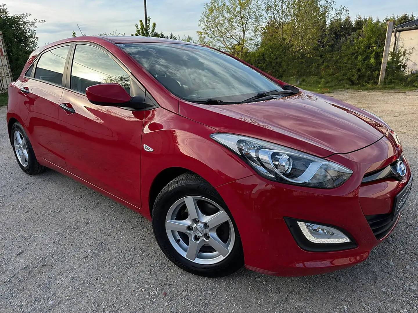 Hyundai i30 1,4 CVVT Europe * ANHÄNGERKUPPLUNG * * 8-FACH B... Rot - 1