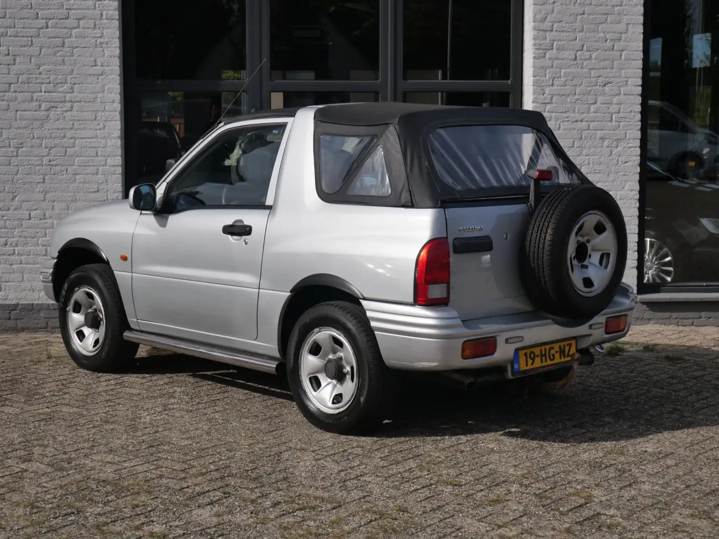 Suzuki Grand Vitara 2.0 Cabrio Gris - 2