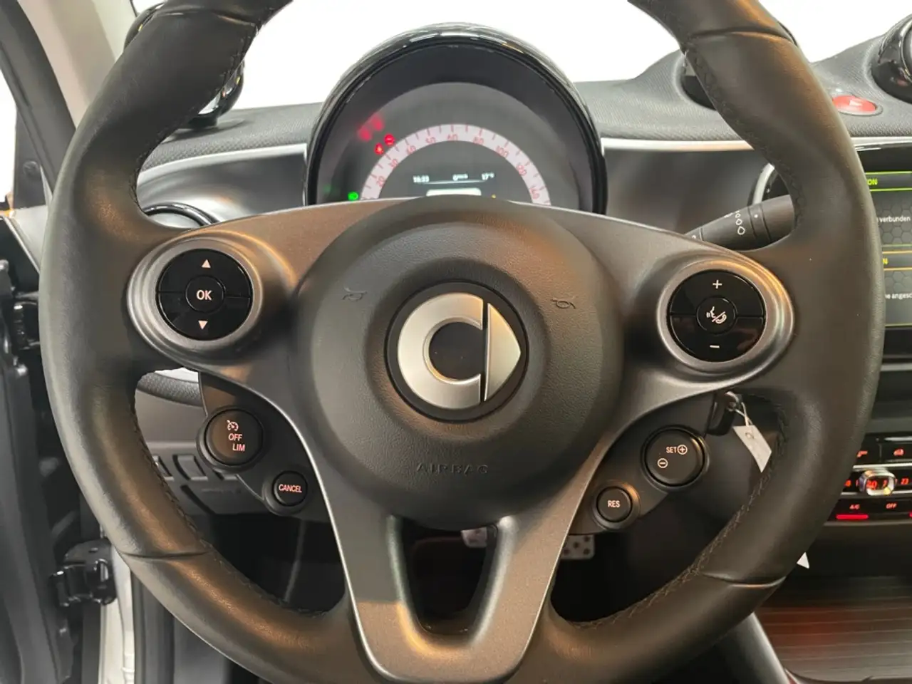 smart forTwo 2024 — фото 12
