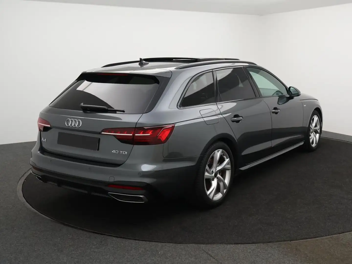 Audi A4 Avant Avant 40TDI 204PK S-line *AUTOMAAT*PANO DAK* Grijs - 2