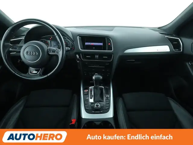 Audi Q5 view 12
