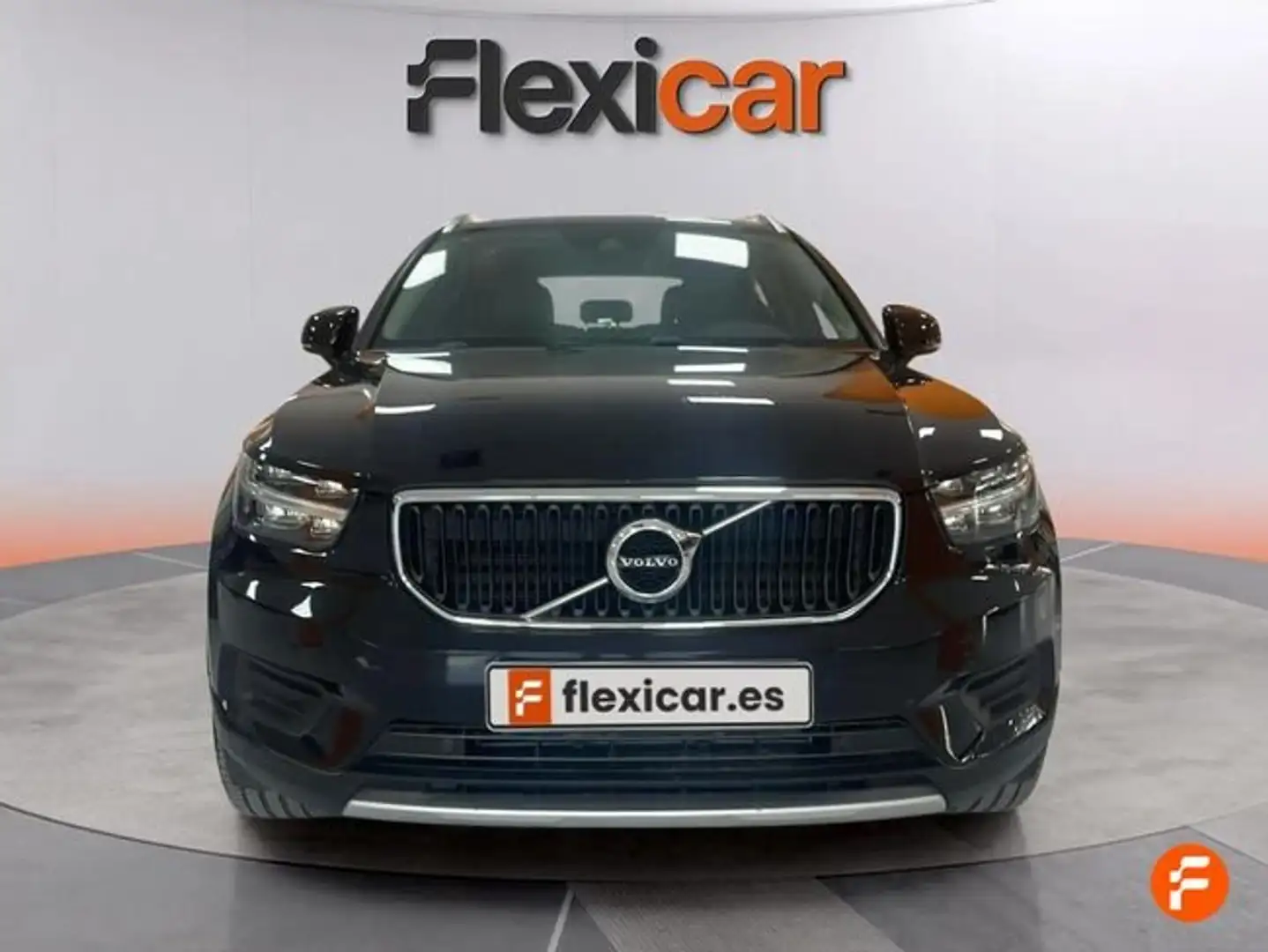 Volvo XC40 T3 Momentum Aut. Negro - 2