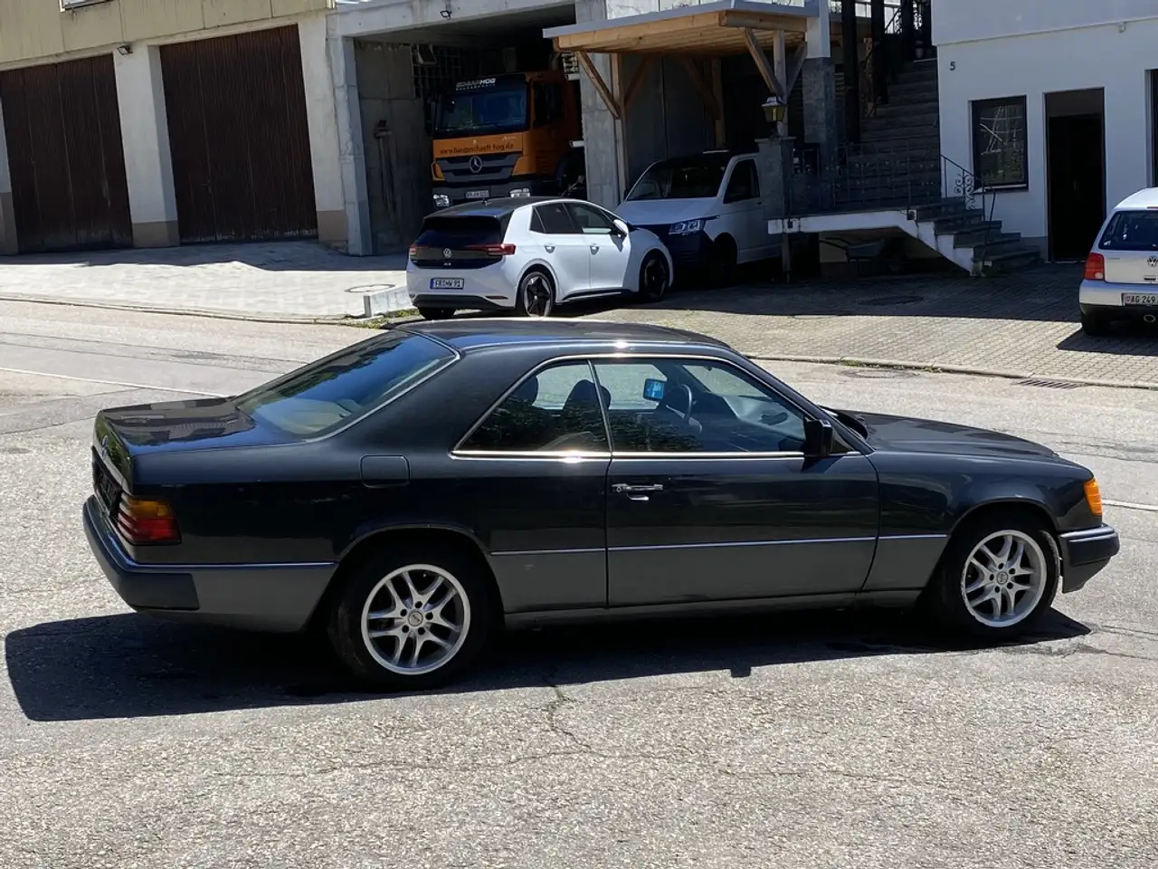 Mercedes-Benz 230 CE / 2 Autos, foto 3