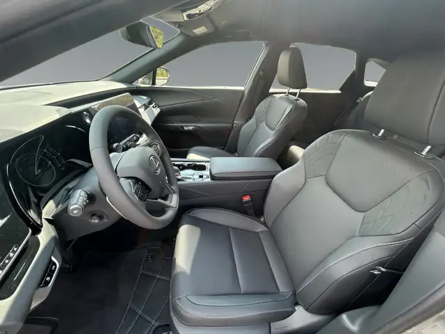 Lexus RX view 10
