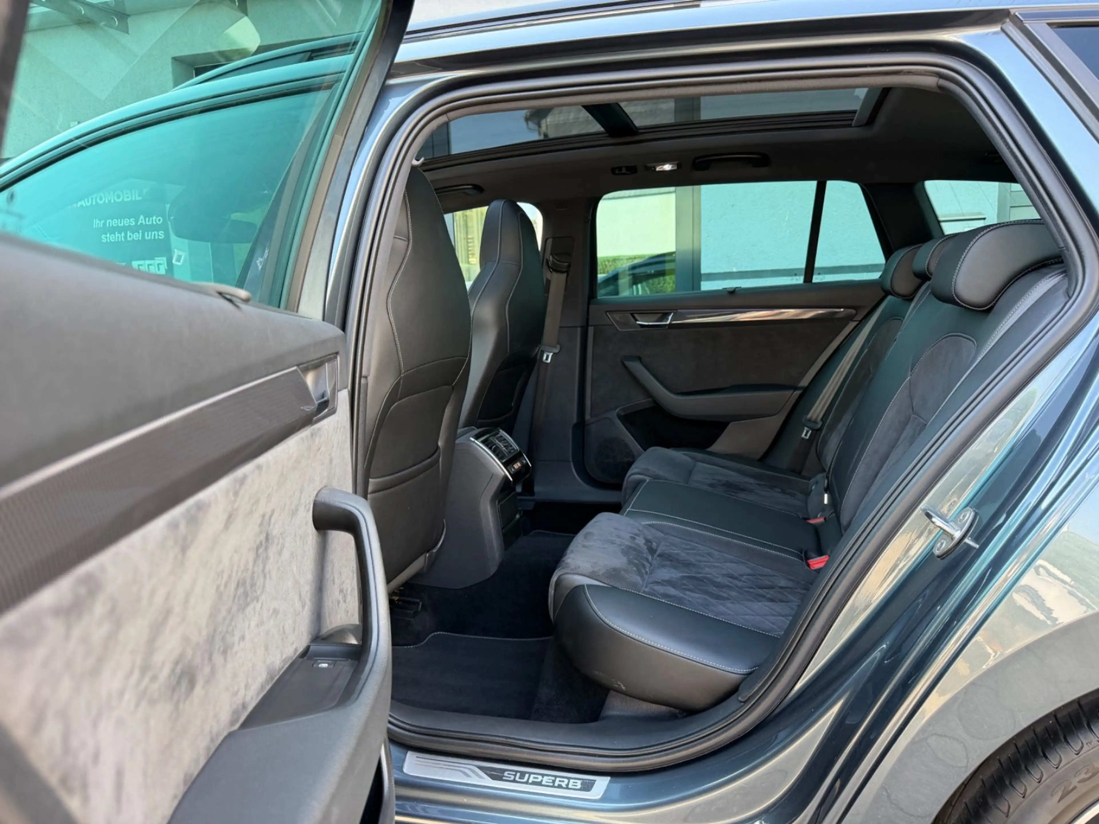 Skoda Superb Combi 2.0 TSI Sportline 4x4*Panorama*AHK — photo 15