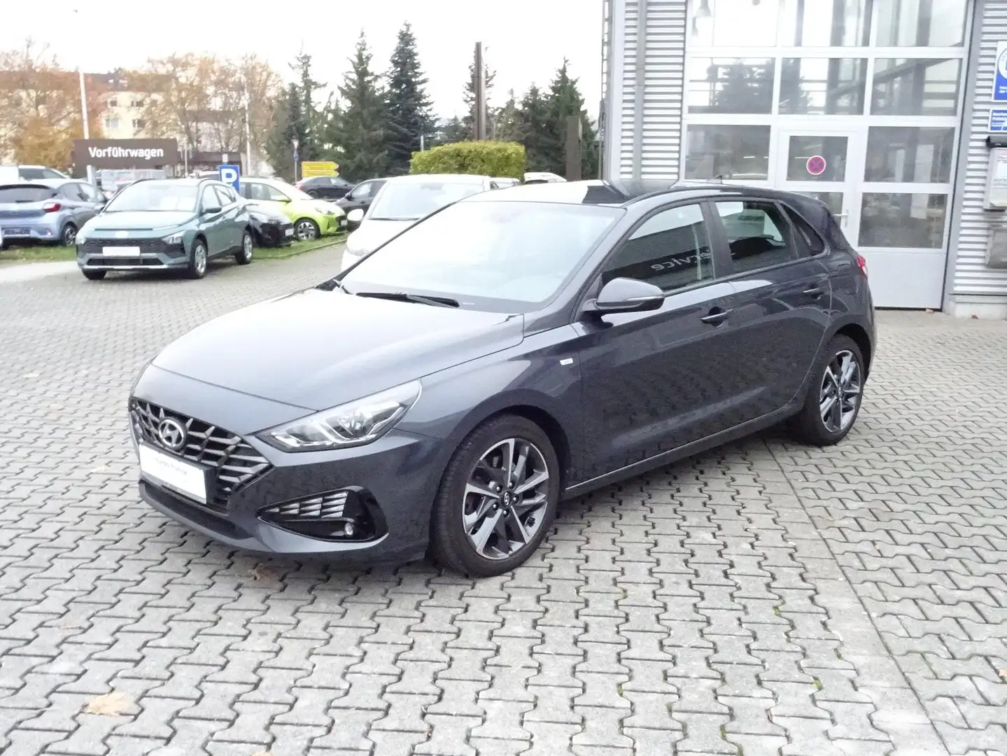 Hyundai i30 1.0 T-GDI 48V-Hybrid DCT Trend Navi Kamera PDC hin Grau - 1