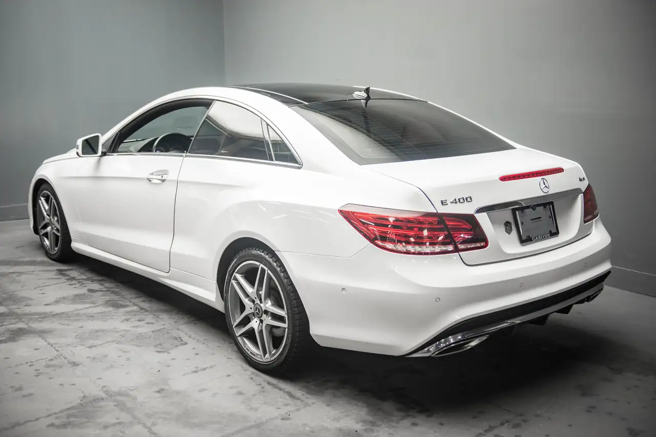 Mercedes-Benz E-Class снимка Mercedes-Benz E-Class