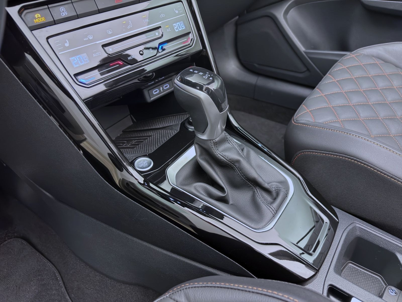 Volkswagen T-Roc 1.5 TSI DSG R-LINE EDITION KARMA — photo 15
