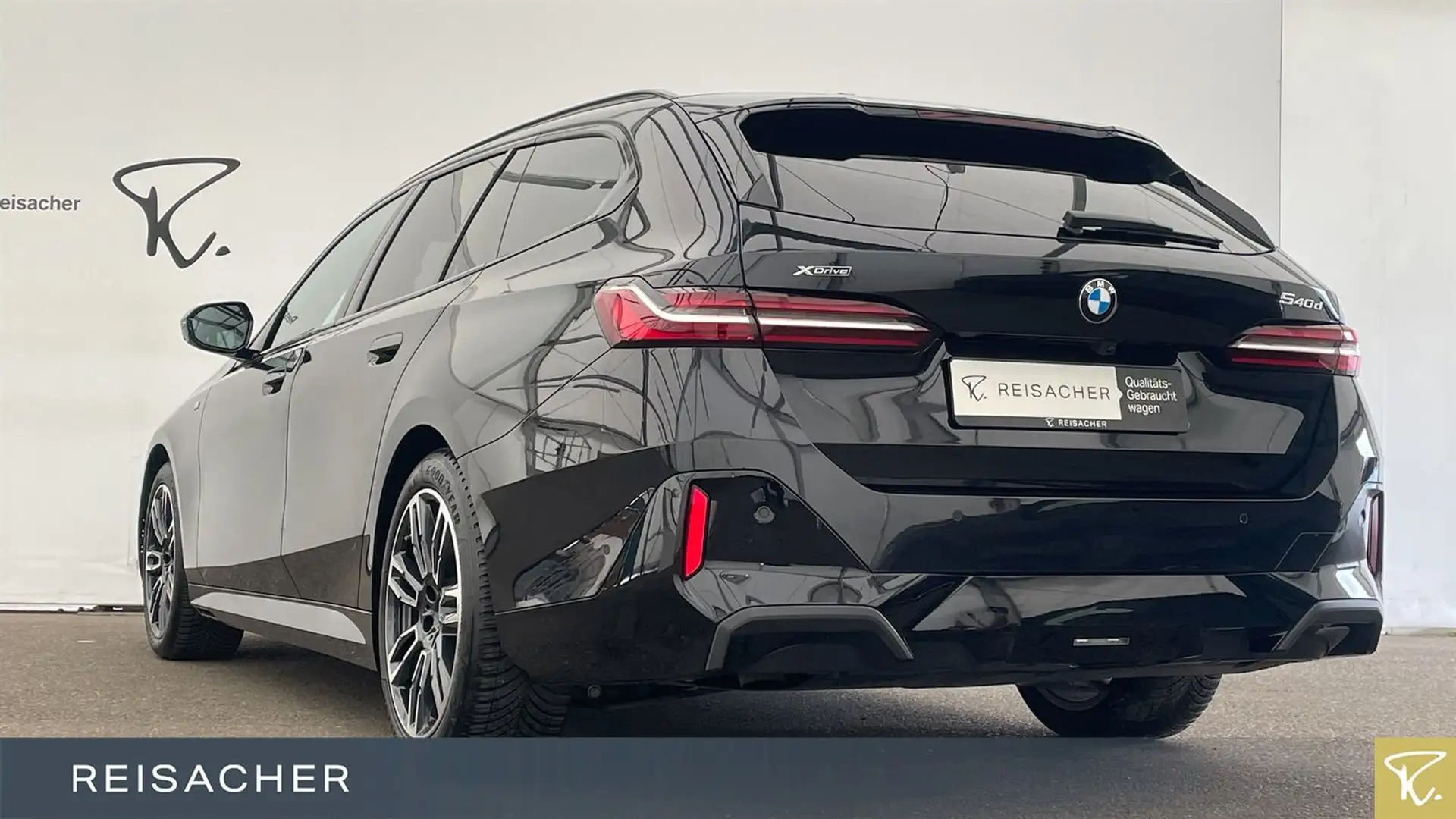 BMW 540 d A xDrive Tou M-Sport,AHK SHZ HuD RFK B&W LC Schwarz - 2