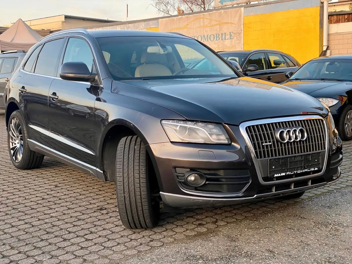 Audi Q5 2.0 TFSI 155 kW quattro Grau - 2