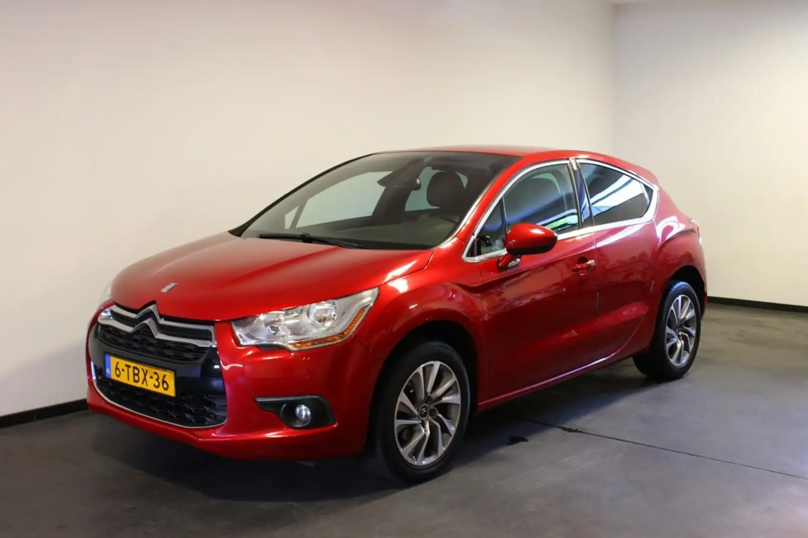 Citroen DS4 1.6 VTI So Chic Rood - 1