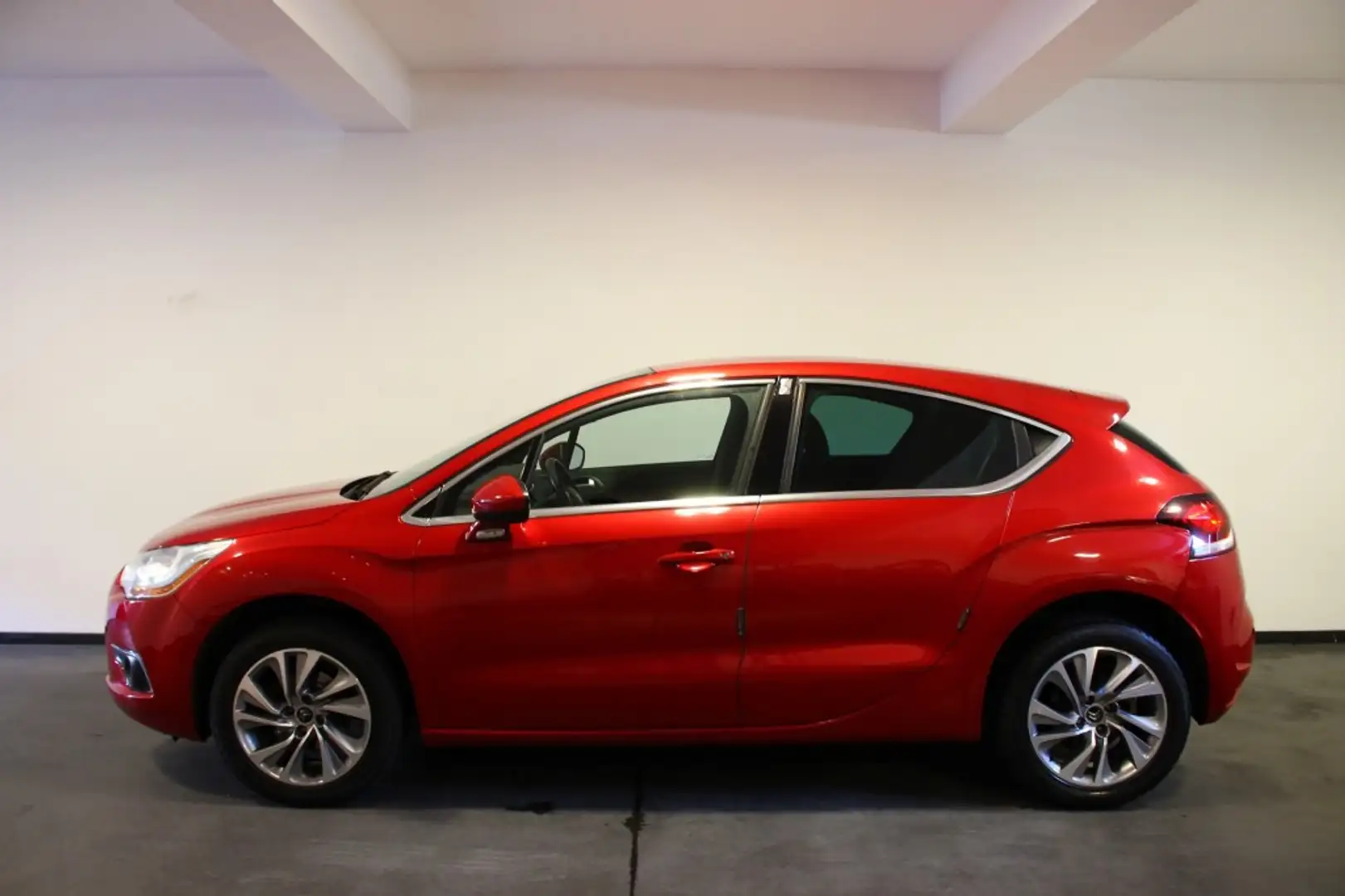 Citroen DS4 1.6 VTI So Chic Rood - 2