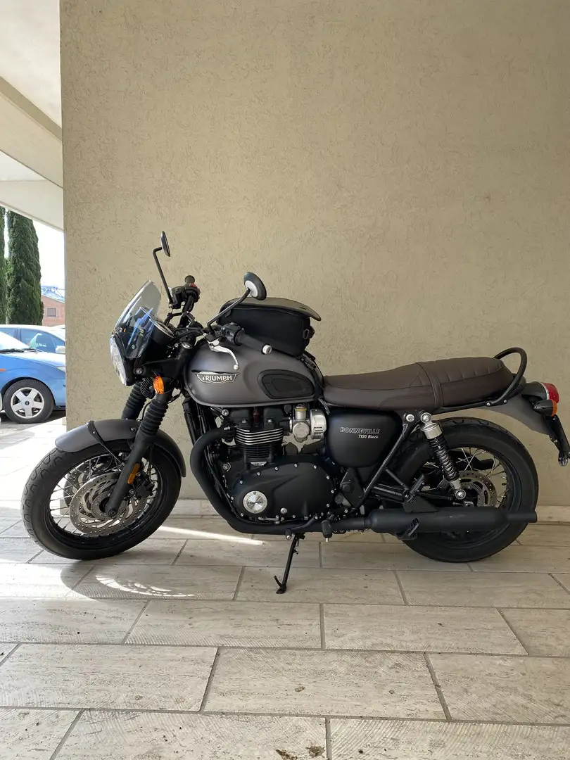 Triumph Bonneville T120 black edition - 1