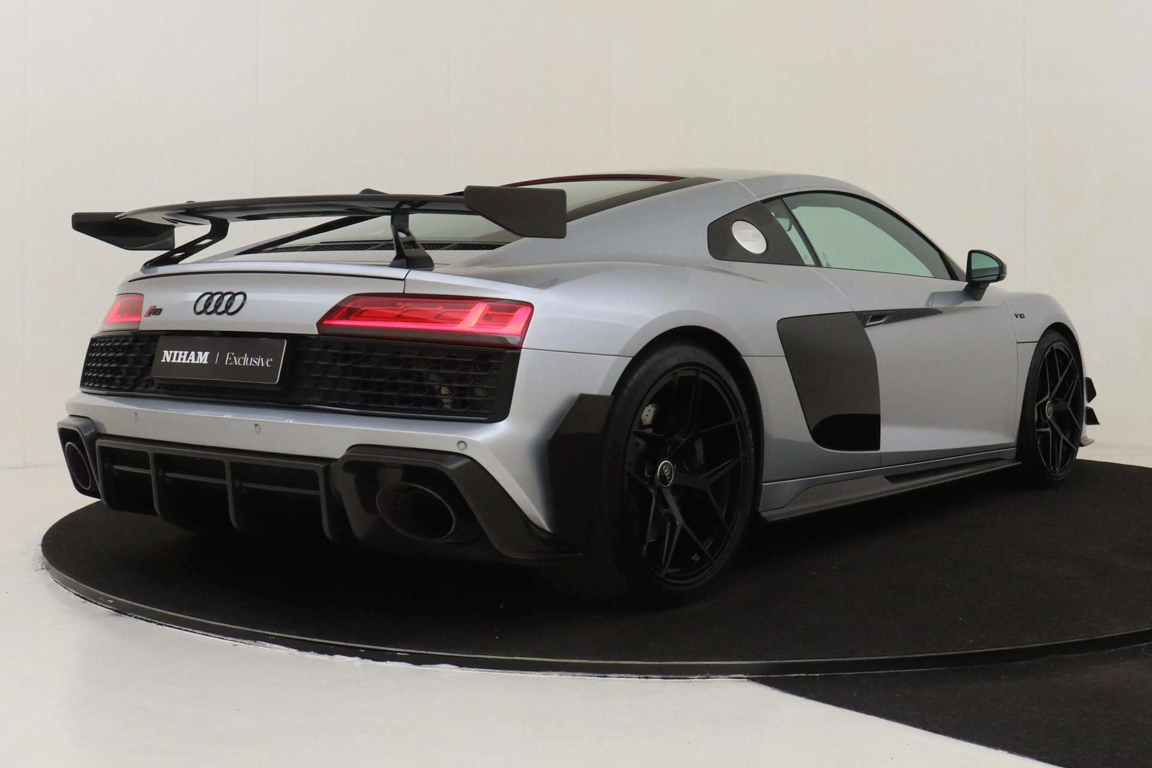 Audi R8 5.2 PERFORMANCE RWD CARBON BODYKIT|CARBON SPOILER| — photo 3