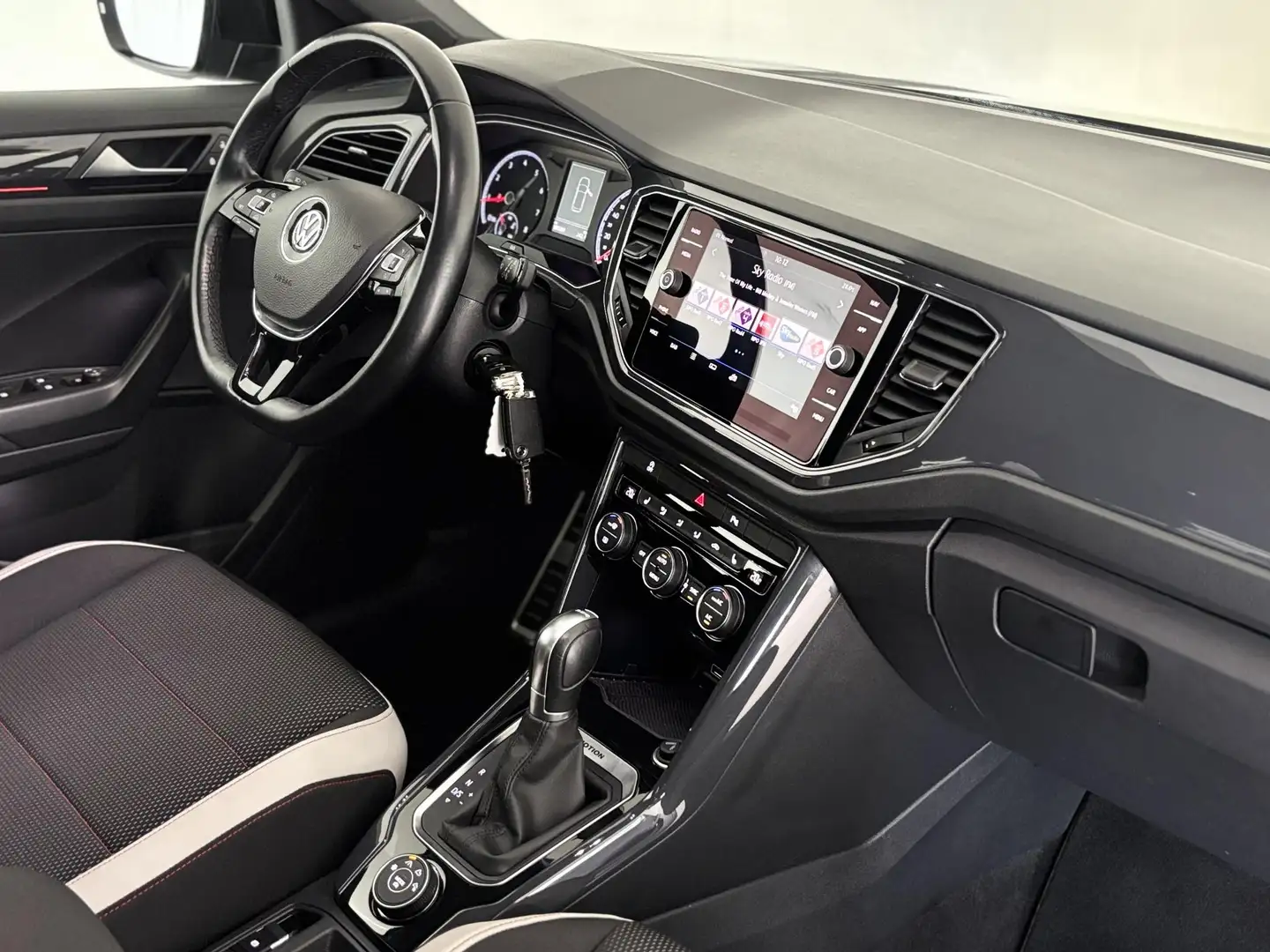 Volkswagen T-Roc 2.0 TSI 4Motion Sport | Trekhaak | Automaat | Stoe Zwart - 2