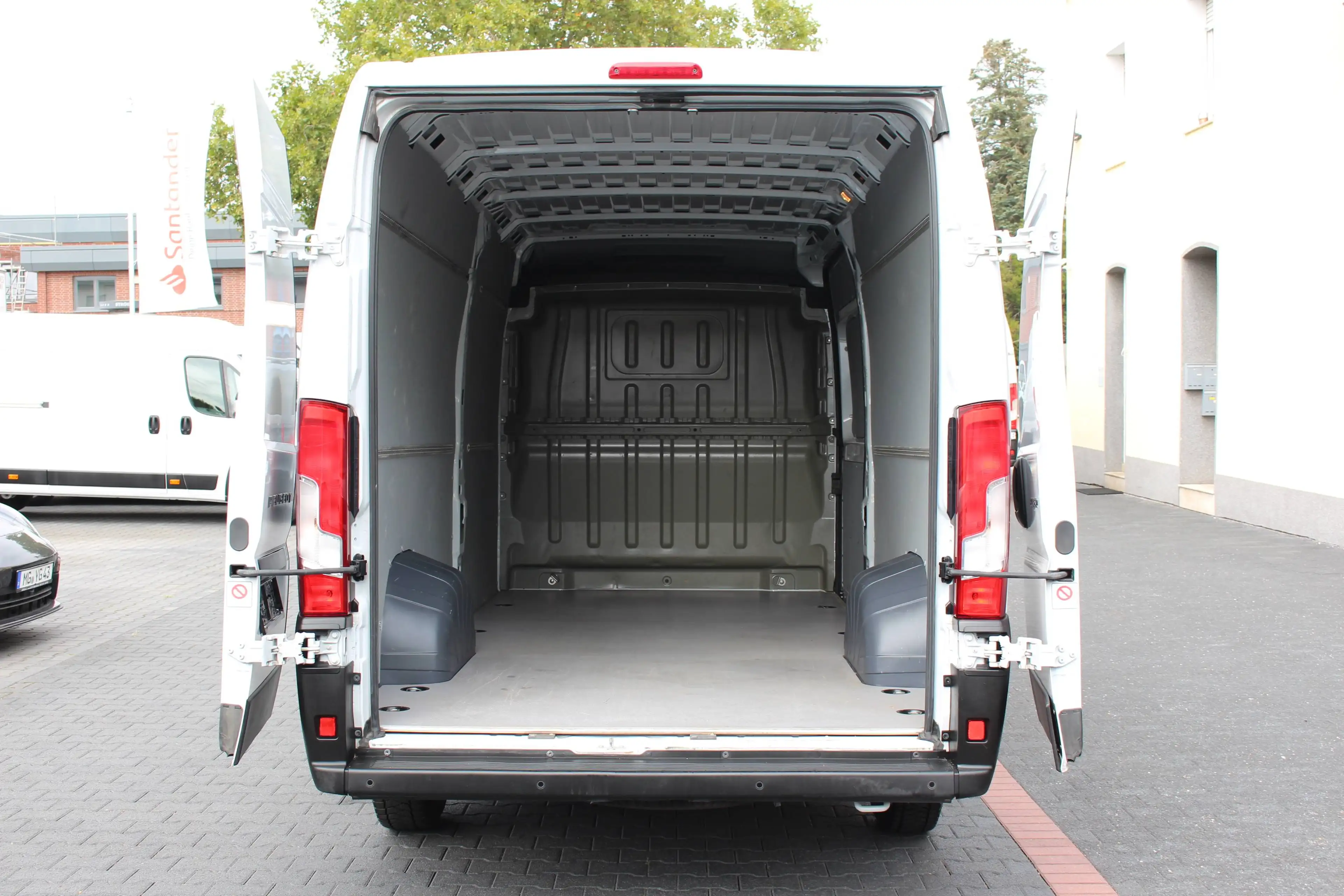 Peugeot Boxer 35 L4H2 180 Automatik*Klima*Navi*Temp*Holz — photo 4