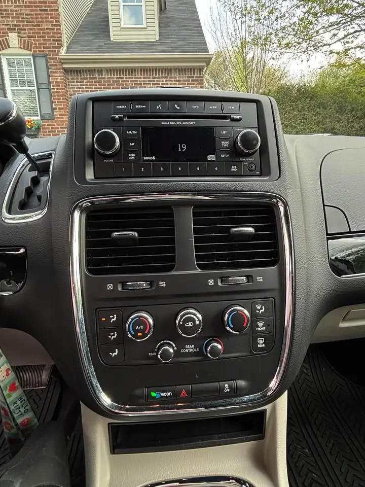 Dodge Grand Caravan photo Dodge Grand Caravan