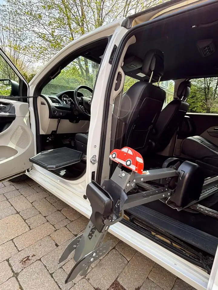 Dodge Grand Caravan photo Dodge Grand Caravan