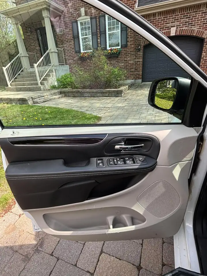 Dodge Grand Caravan photo Dodge Grand Caravan