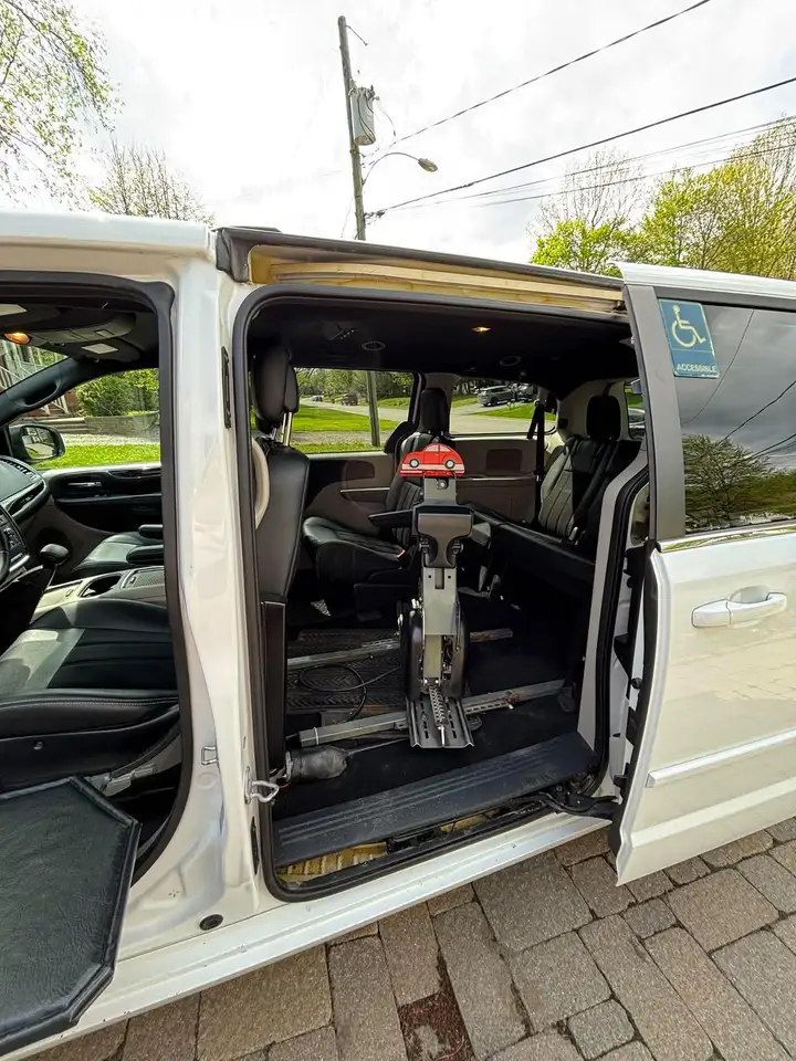 Dodge Grand Caravan photo Dodge Grand Caravan