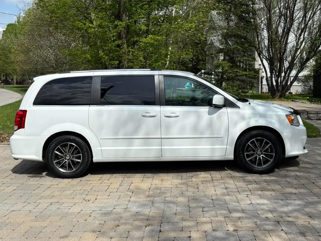Dodge Grand Caravan photo Dodge Grand Caravan