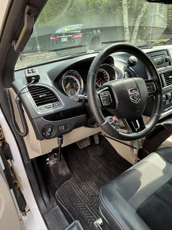 Dodge Grand Caravan photo Dodge Grand Caravan