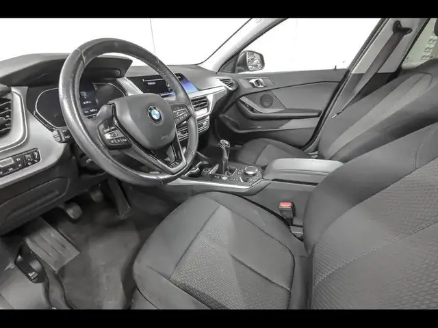 BMW 1 Series view 6
