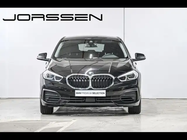 BMW 1 Series view 2