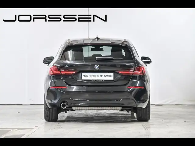 BMW 1 Series view 4