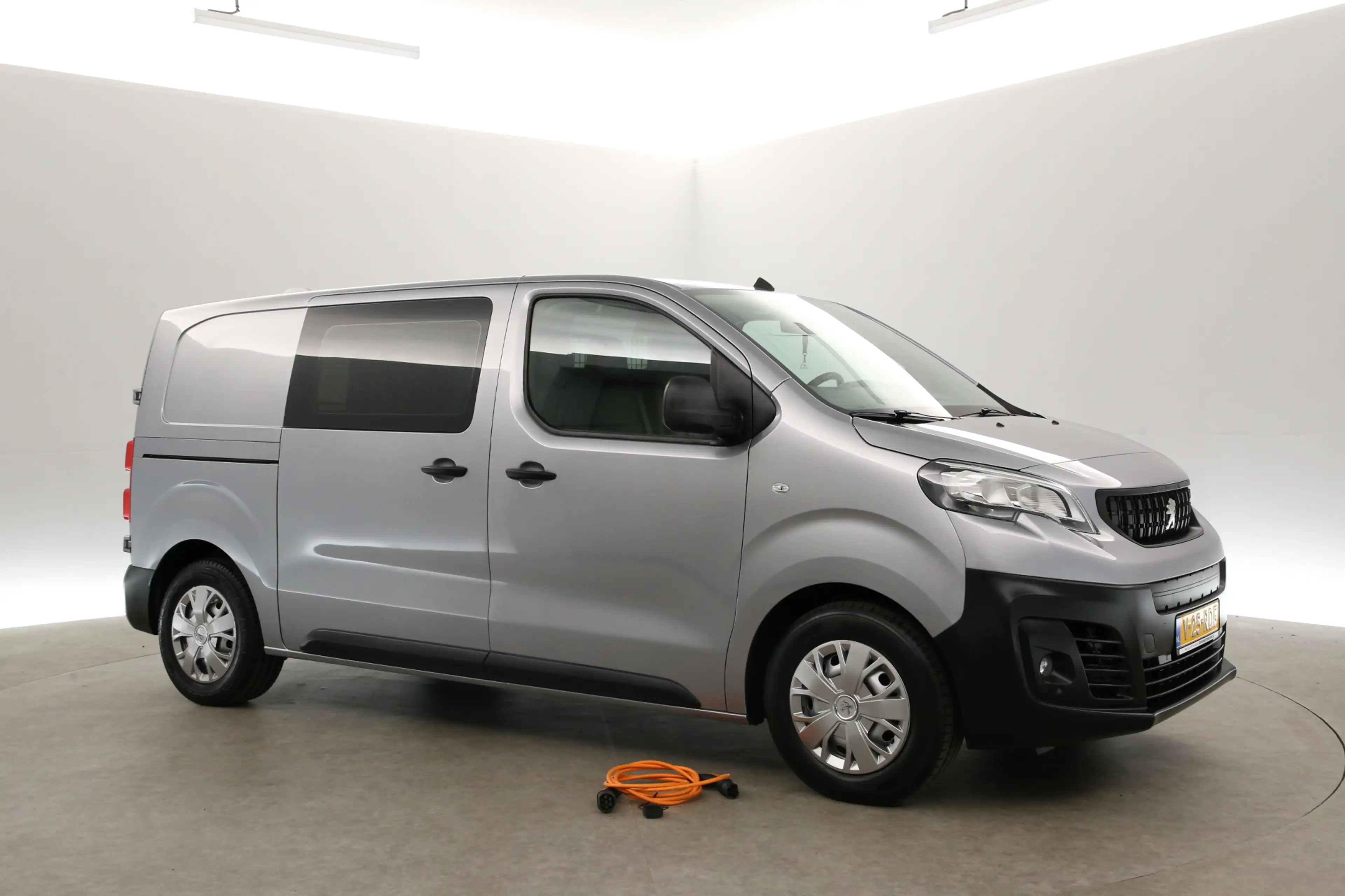 Citroen Jumpy e-Jumpy Peugeot E-Expert Standard Pro 75 kWh L2H1 — photo 6