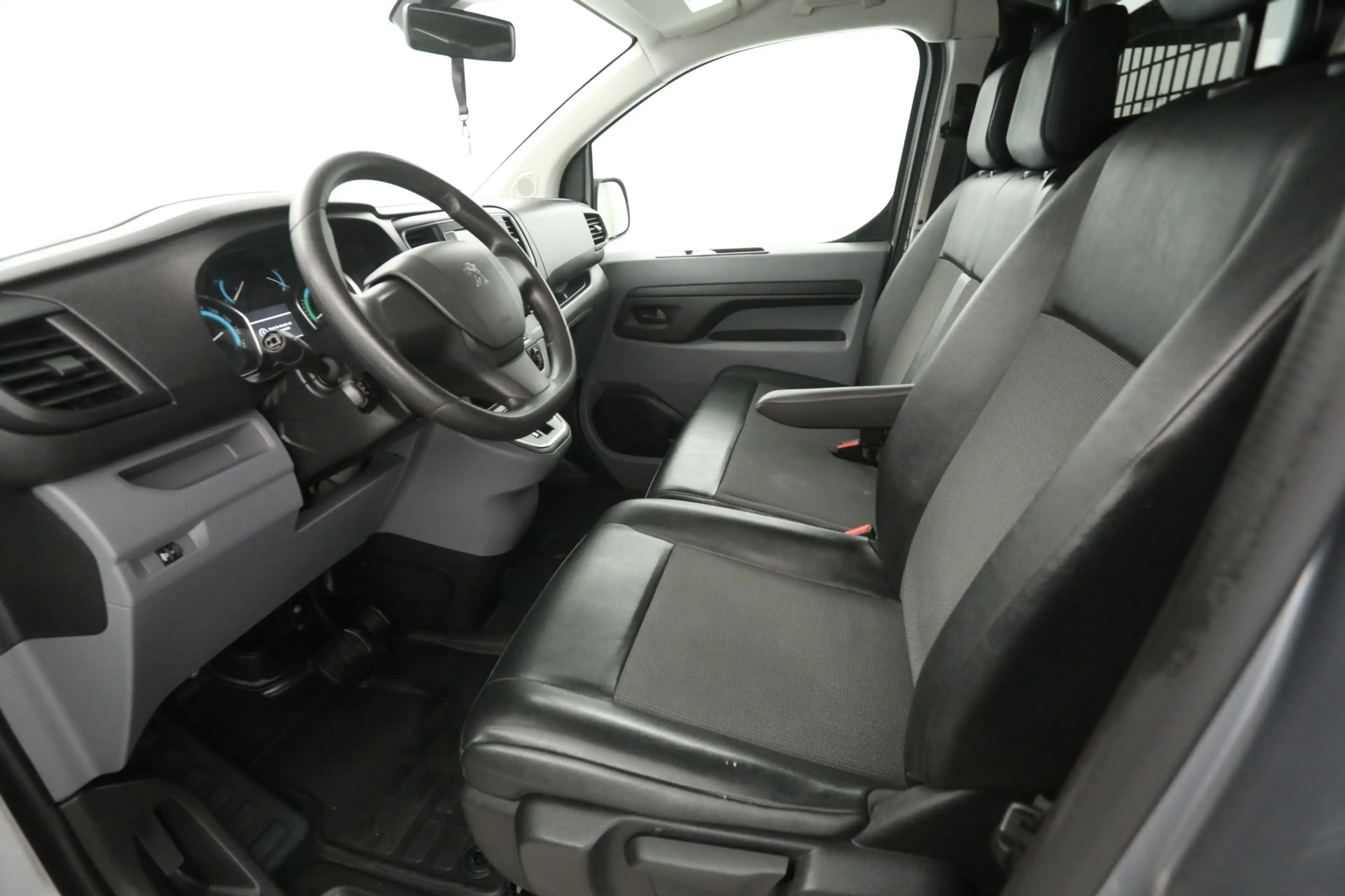 Citroen Jumpy e-Jumpy Peugeot E-Expert Standard Pro 75 kWh L2H1 — photo 22