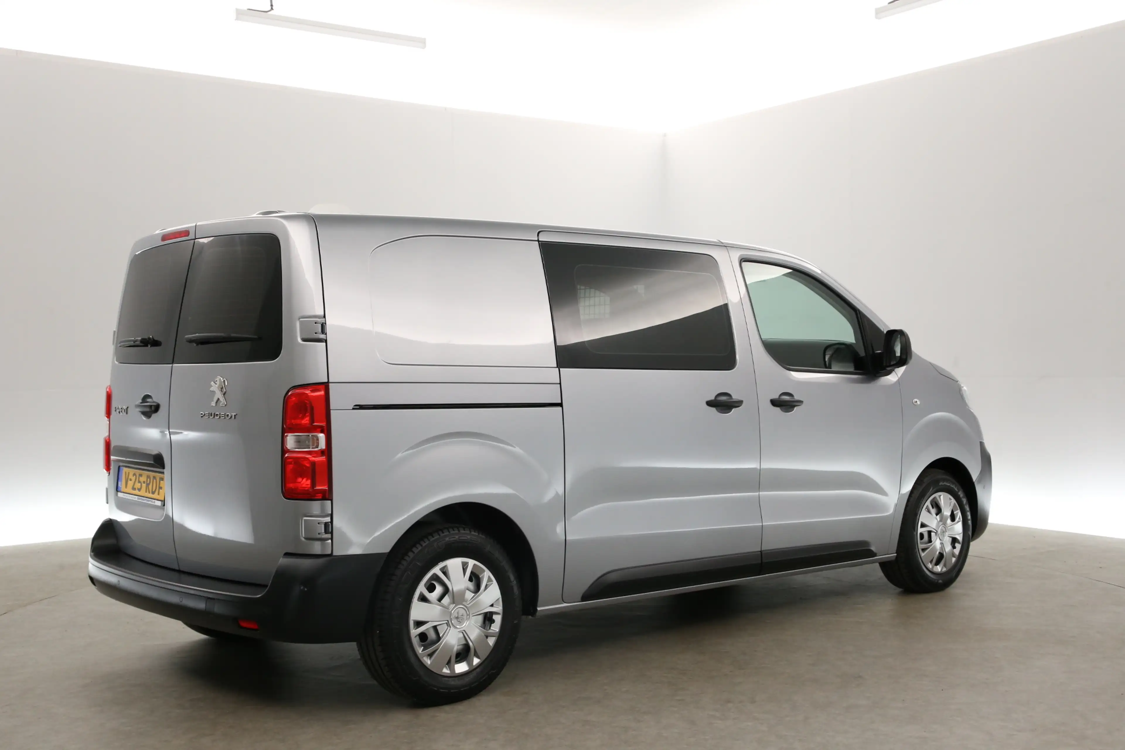 Citroen Jumpy e-Jumpy Peugeot E-Expert Standard Pro 75 kWh L2H1 — photo 28