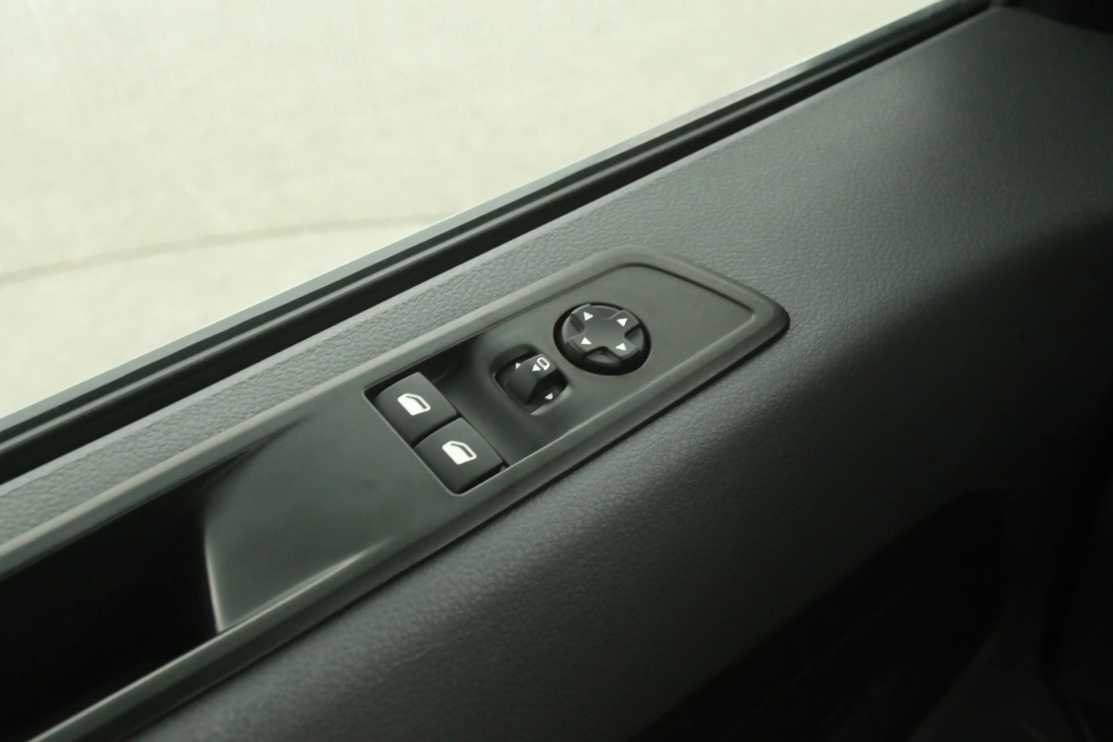 Citroen Jumpy e-Jumpy Peugeot E-Expert Standard Pro 75 kWh L2H1 — photo 20