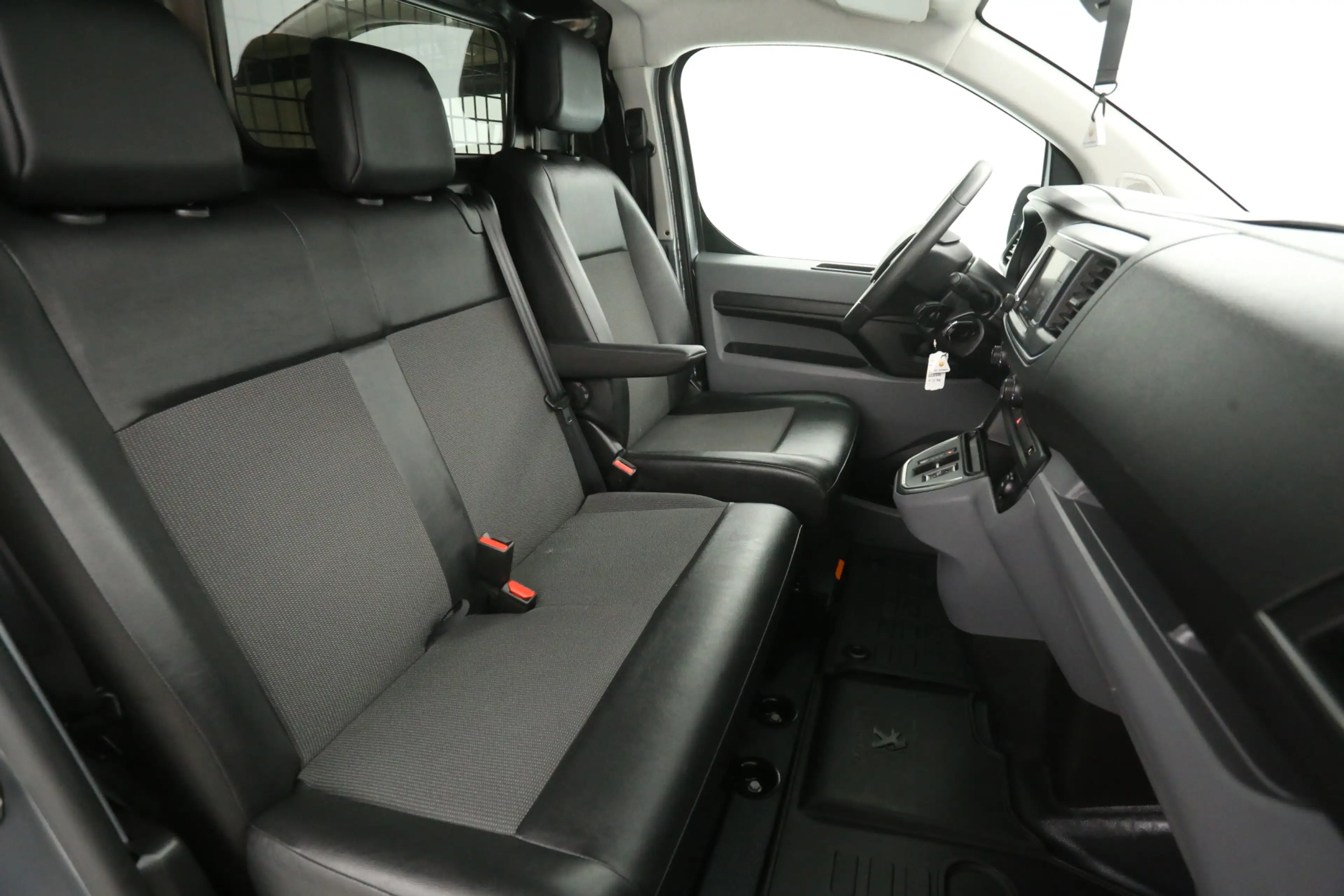 Citroen Jumpy e-Jumpy Peugeot E-Expert Standard Pro 75 kWh L2H1 — photo 12