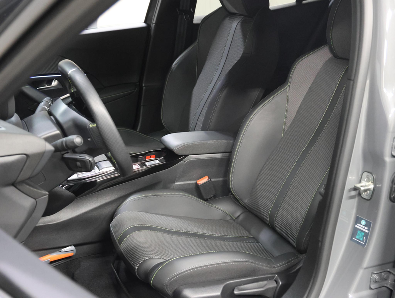 Peugeot e-2008 EV 156PK GT Avantage 54 kWh | 1ste eigenaar | Appl — photo 12