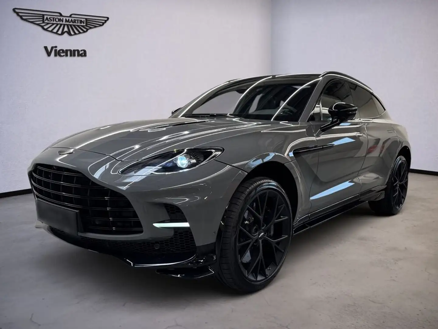 Aston Martin DBX DBX707 Facelift | China Grey | Pano | AHK Grau - 1