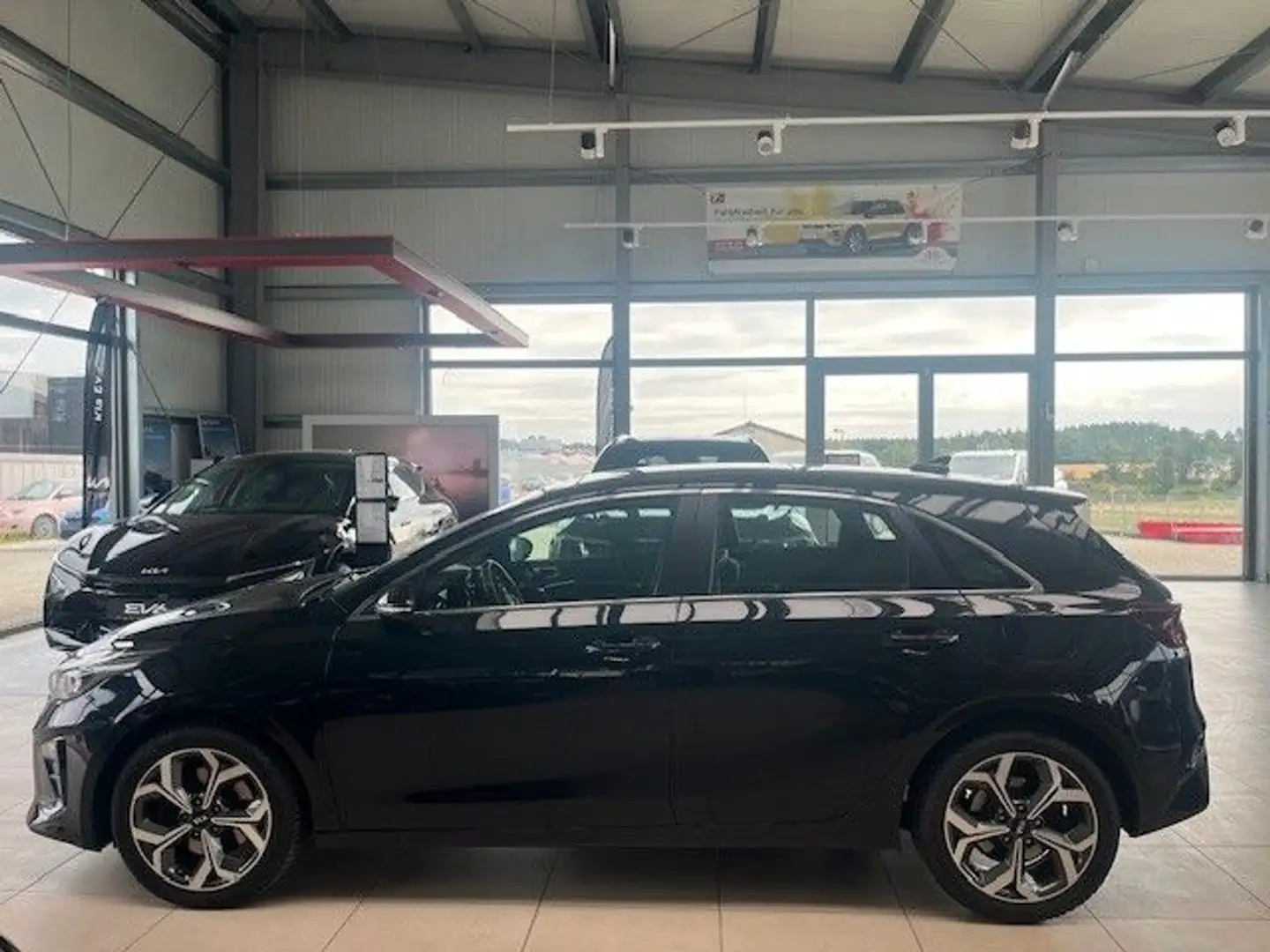 Kia Ceed / cee'd CEED  1.4T SPI NAV TECH Schwarz - 2
