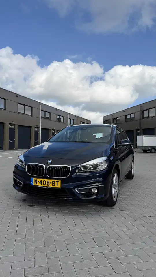 BMW 225