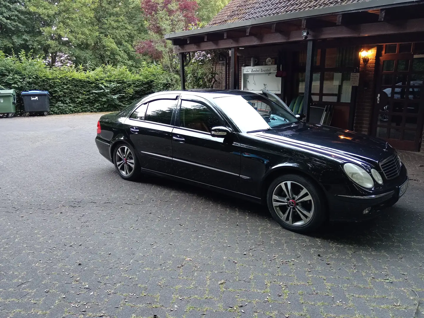 Mercedes-Benz E 240 E 240 4Matic Avantgarde Černá - 2
